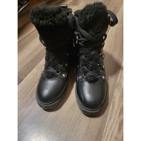 Nine West Black Faux Fur lined Leather Combat Boot 1.5" Heel Size 7.5 - Picture 4 of 7